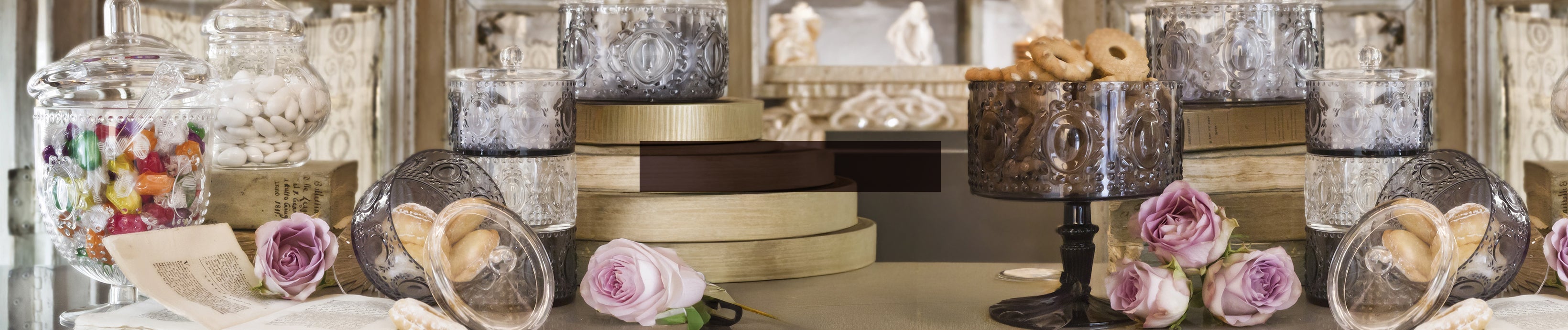 צנצנות וכלים לאחסון