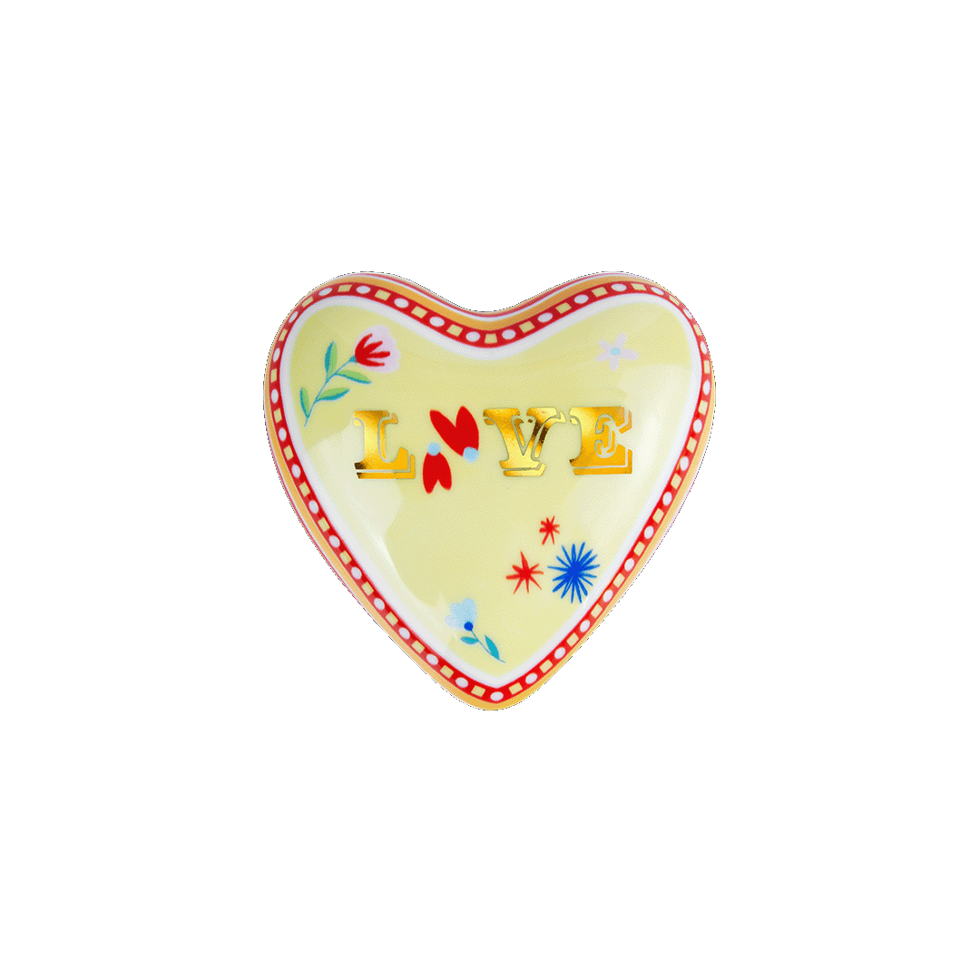 לב קטן לתליה על קיר במגוון דגמים - LOVE