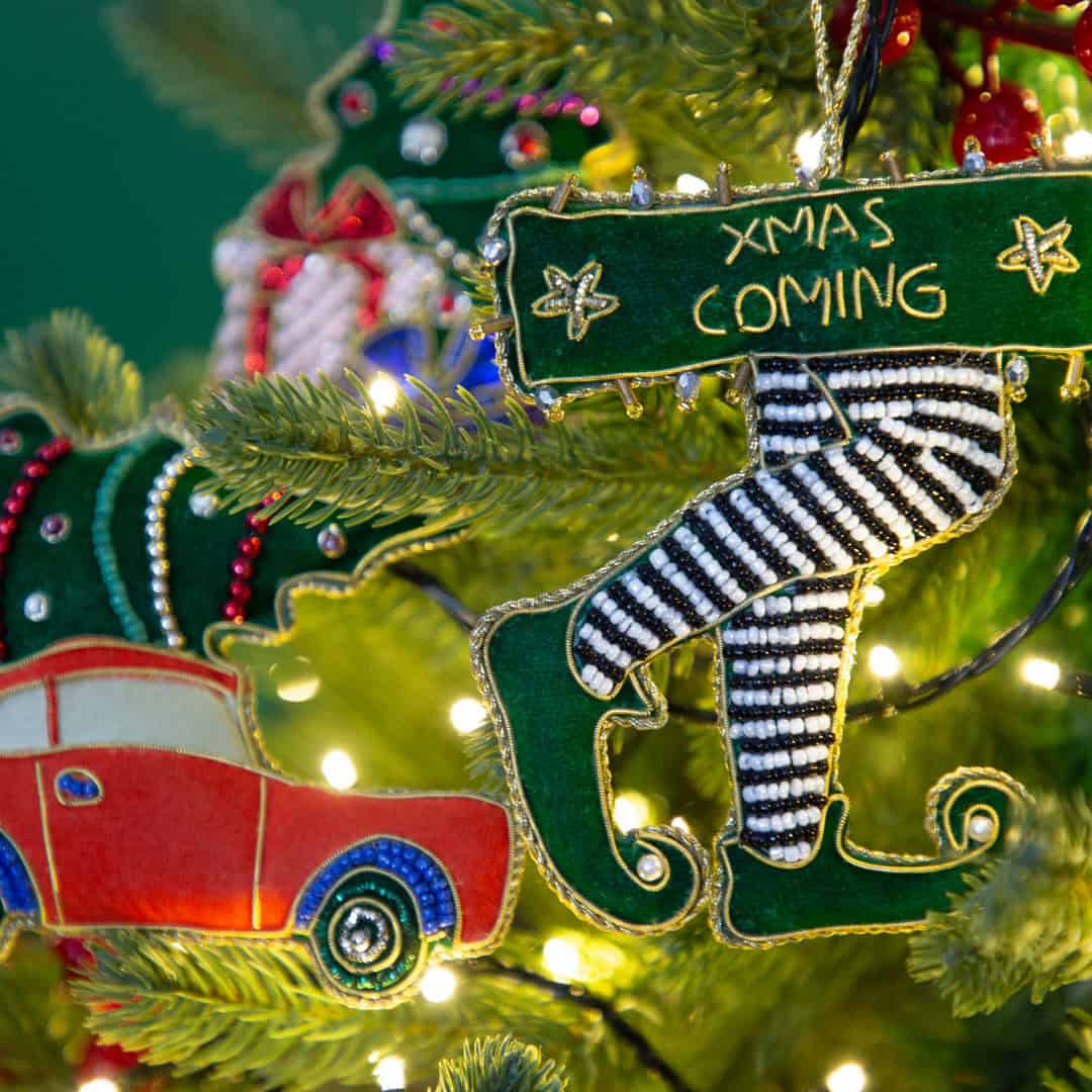 קישוט רקום ביד - מכונית