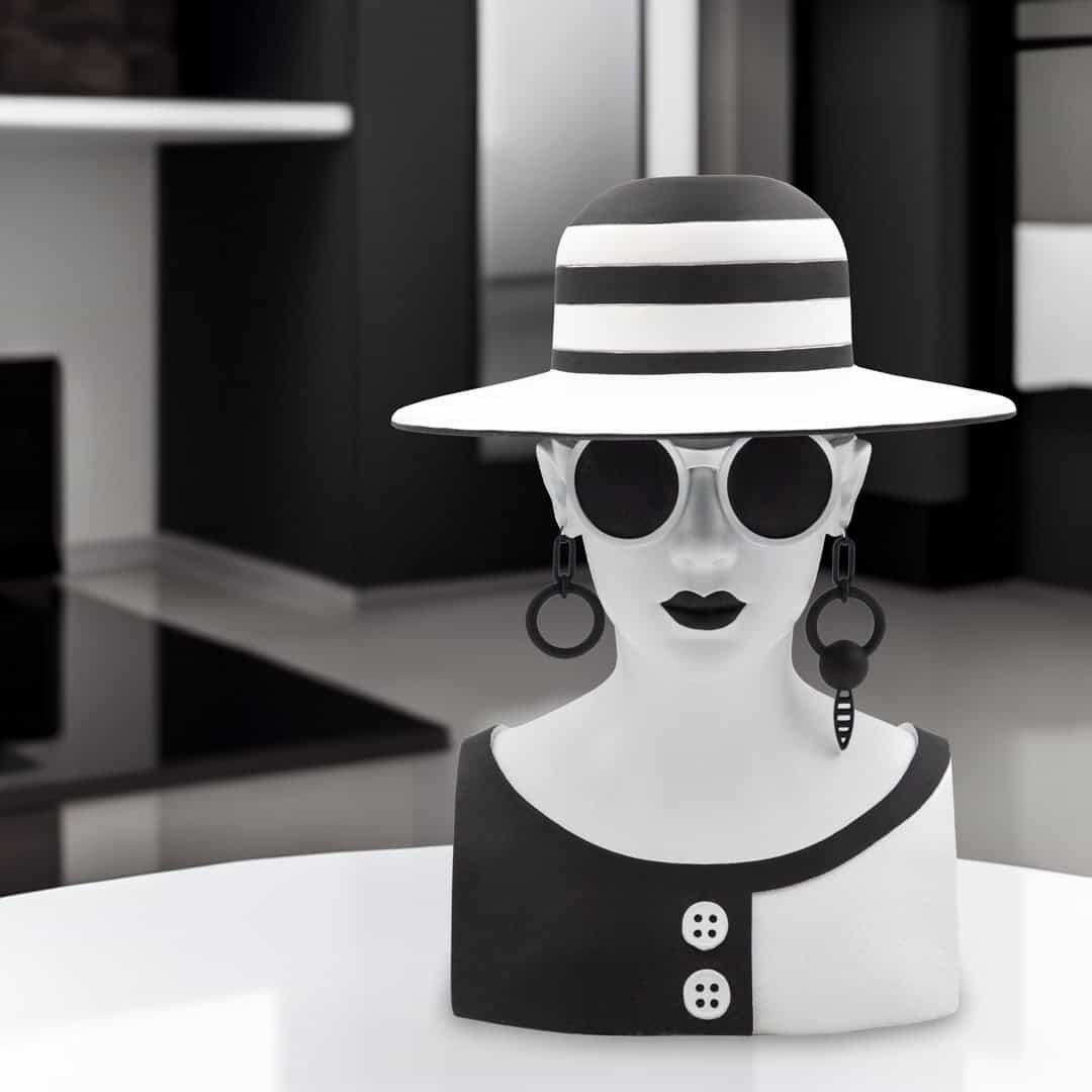 פסל חזה במגוון דגמים - Mrs White