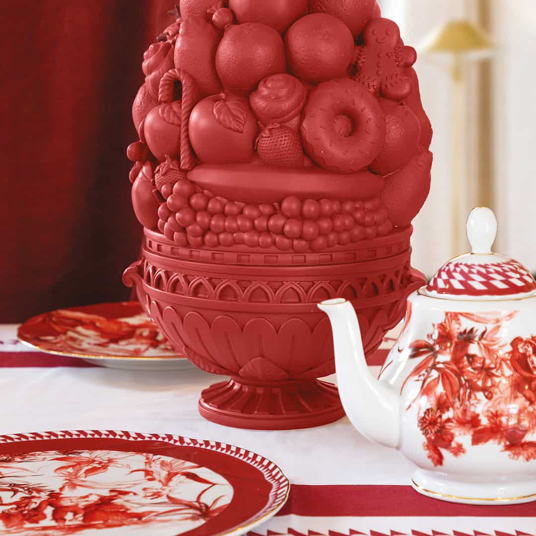 פסל פירות מעוצבים במגוון צבעים - אדום