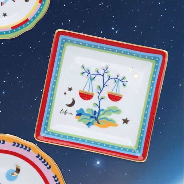 צלוחית מרובעת במגוון סמלי גלגל המזלות - מאזניים