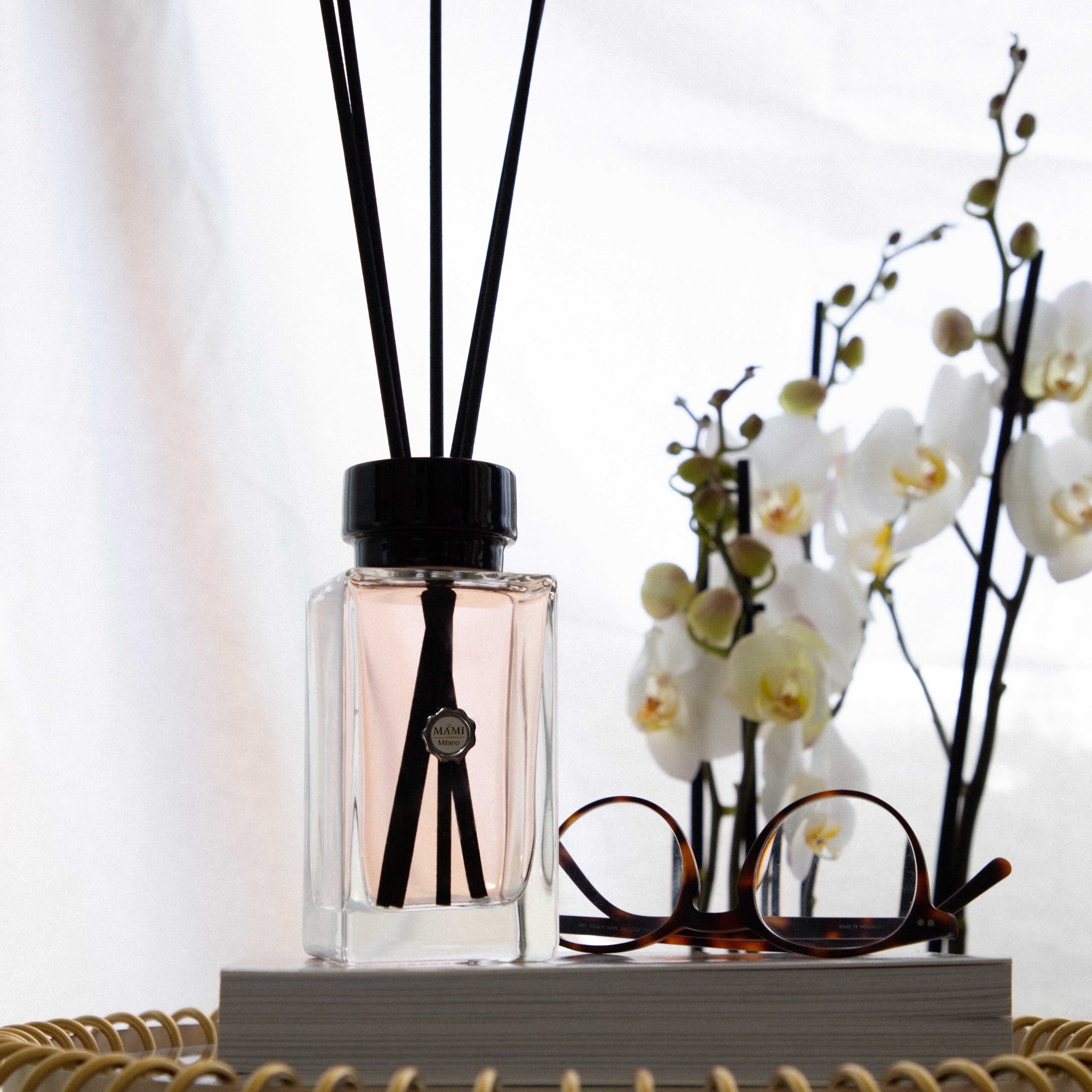 מפיץ ריח עם מקלות 200 מ"ל במגוון ריחות