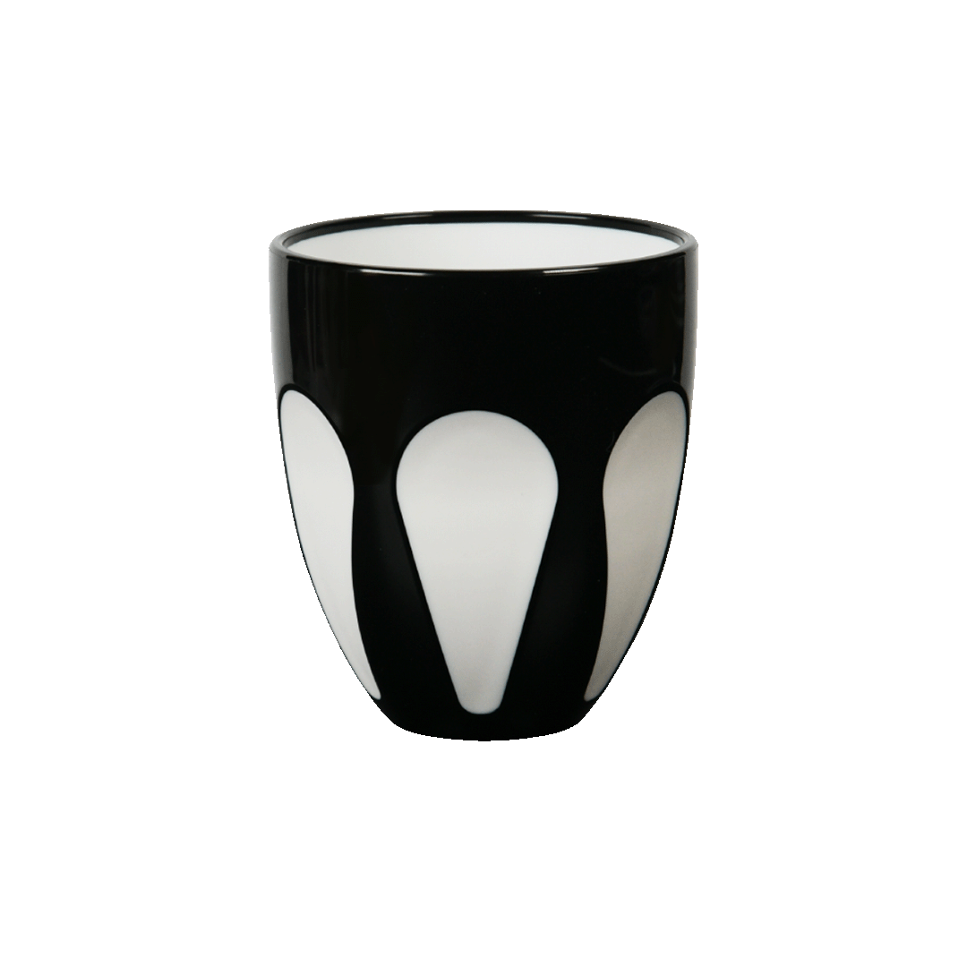כוס שתייה במגוון צבעים - שחור-לבן