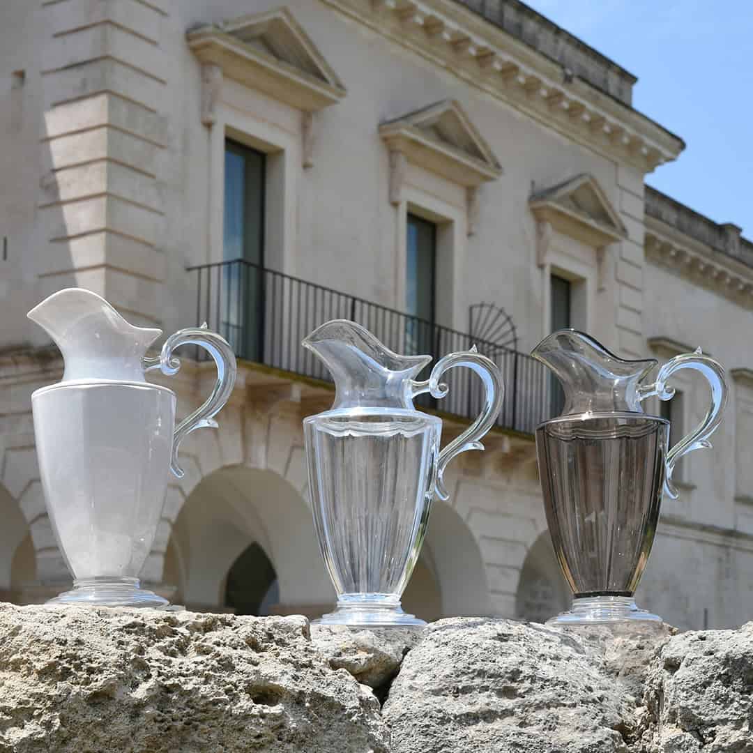 קנקן מים במגוון צבעים - חום שקוף