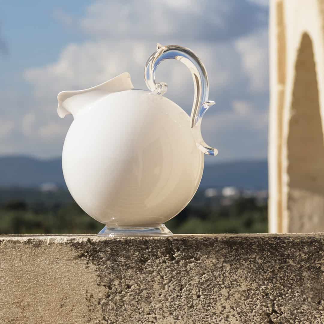 קנקן מים 2.25 ליטר במגוון צבעים - לבן אחיד