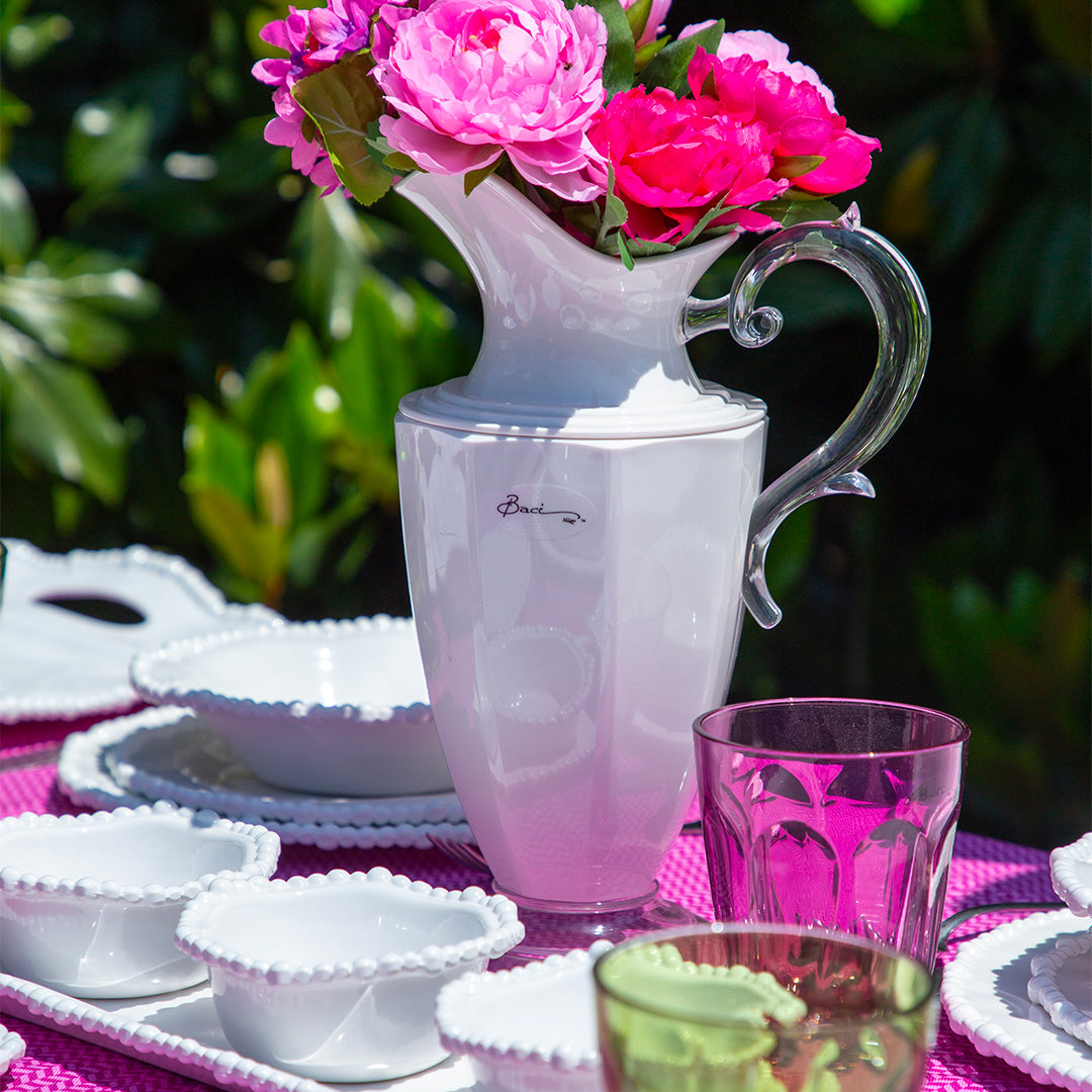 קנקן מים במגוון צבעים - לבן