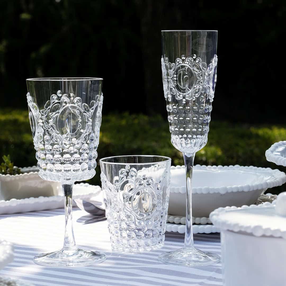 כוס יין שקופה