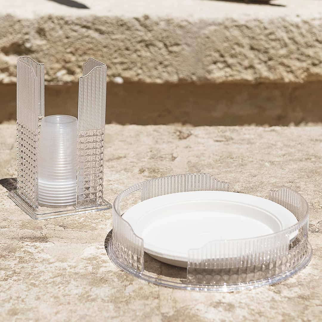 מעמד כוסות שקוף