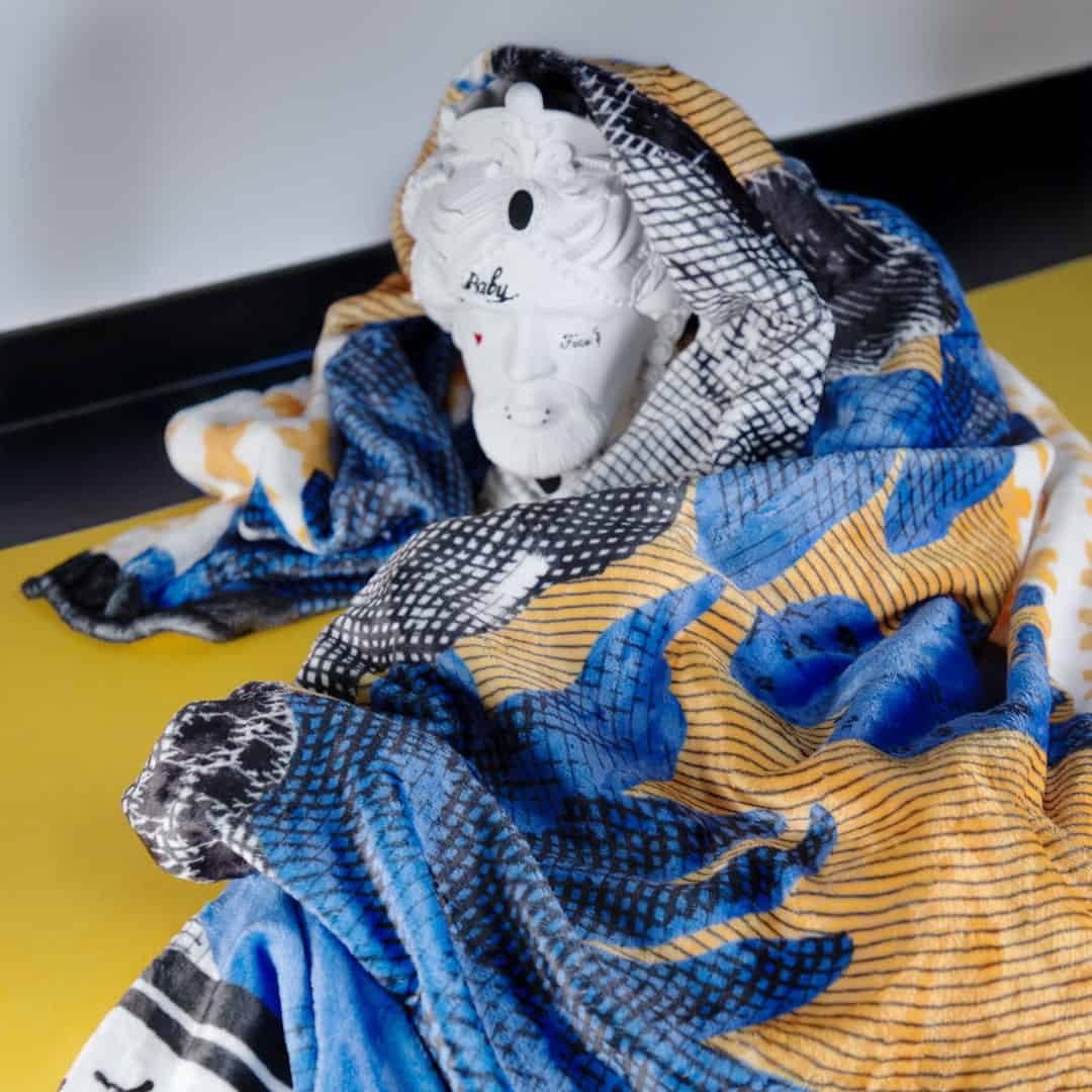 שמיכה במגוון צבעים - L'IRRIVERENTE