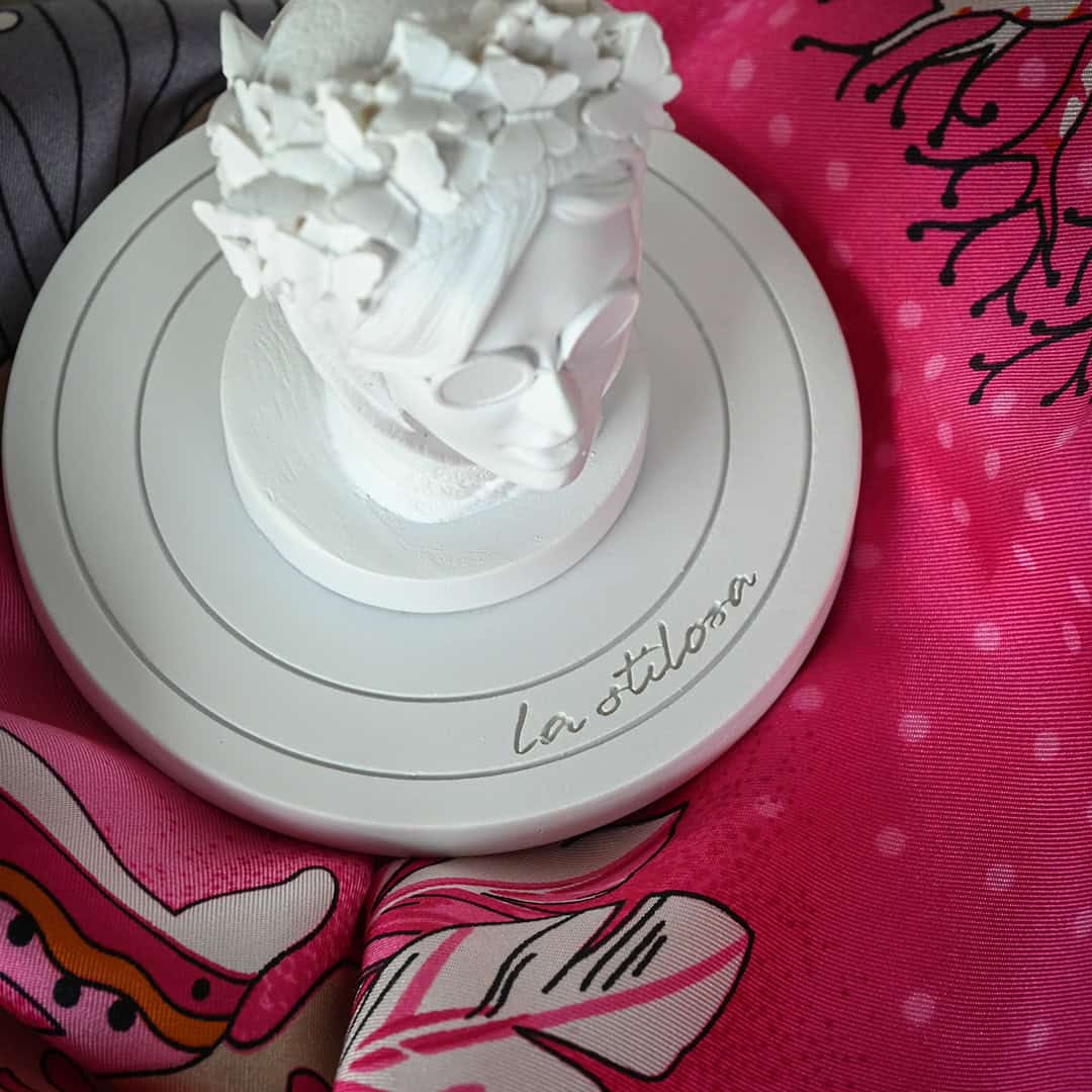 פסלון לשולחן במגוון צבעים - לבן | LA STILOSA