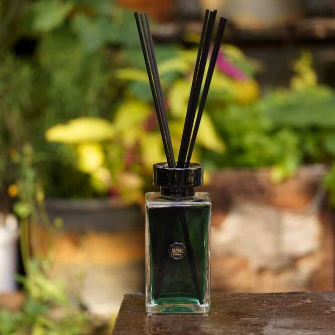 מפיץ ריח עם מקלות 500 מ"ל במגוון ריחות